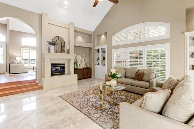 361 Canyon Falls Dr, Folsom, CA 95630