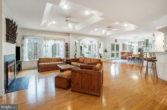 9454 SEVEN LOCKS RD, Bethesda, MD 20817