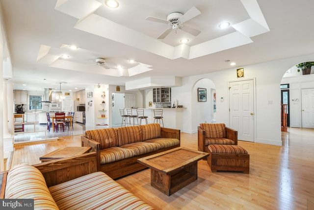 9454 SEVEN LOCKS RD, Bethesda, MD 20817