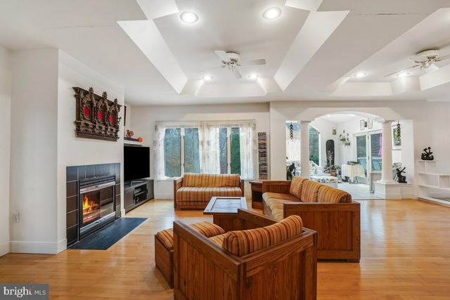 9454 SEVEN LOCKS RD, Bethesda, MD 20817