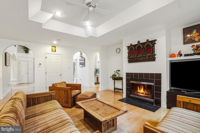 9454 SEVEN LOCKS RD, Bethesda, MD 20817