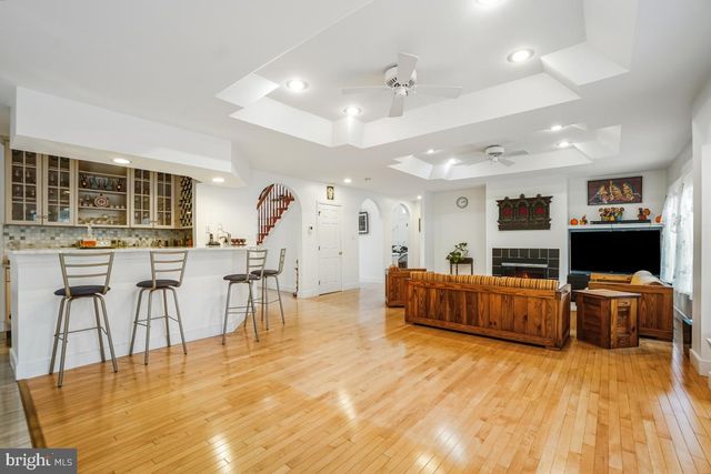 9454 SEVEN LOCKS RD, Bethesda, MD 20817