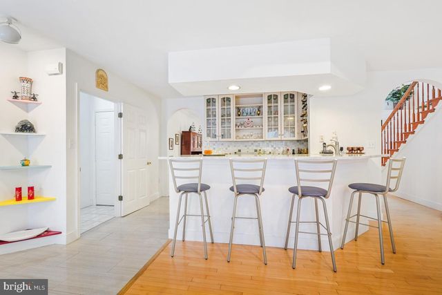 9454 SEVEN LOCKS RD, Bethesda, MD 20817