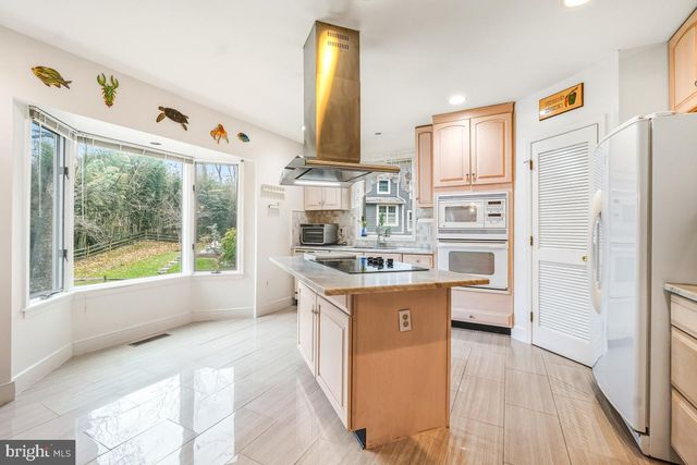 9454 SEVEN LOCKS RD, Bethesda, MD 20817