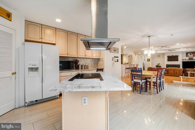 9454 SEVEN LOCKS RD, Bethesda, MD 20817