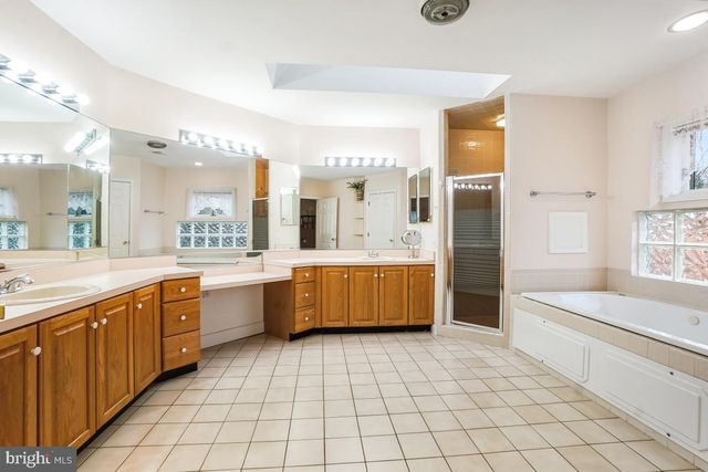 9454 SEVEN LOCKS RD, Bethesda, MD 20817