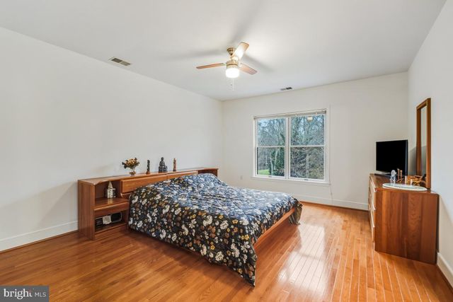 9454 SEVEN LOCKS RD, Bethesda, MD 20817