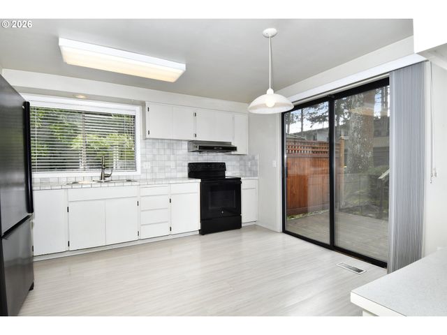 7644 Sw CRESMOOR Dr, Beaverton, OR 97008