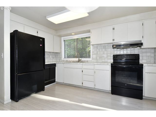 7644 Sw CRESMOOR Dr, Beaverton, OR 97008