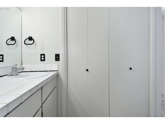 7644 Sw CRESMOOR Dr, Beaverton, OR 97008