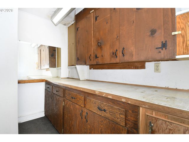 7644 Sw CRESMOOR Dr, Beaverton, OR 97008