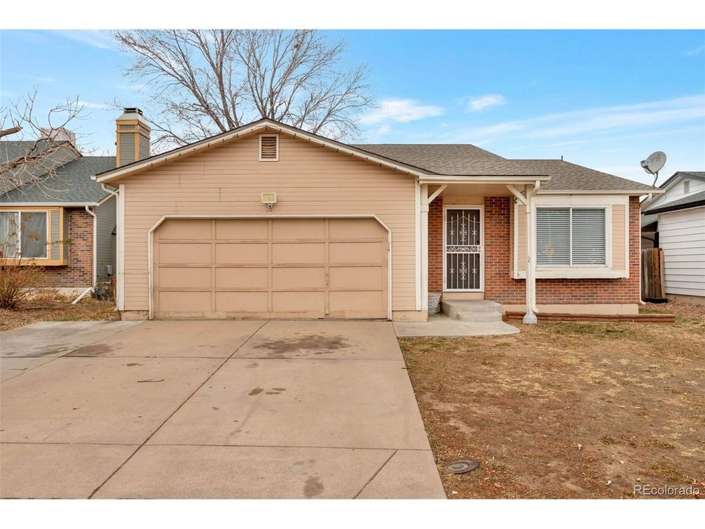 4437 Durham Ct, Denver, CO 80239