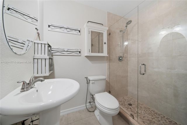 1021 Valencia Rd, Key Largo, FL 33037