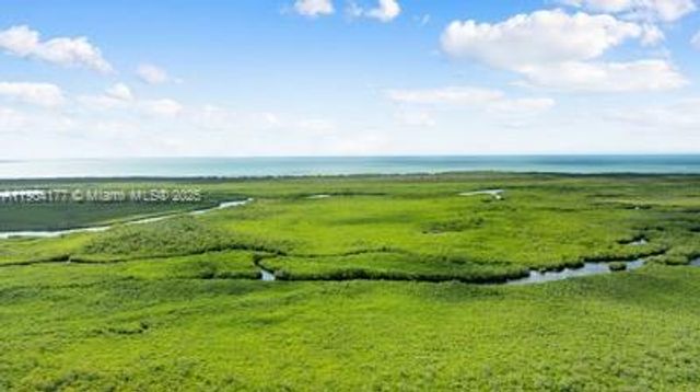 1021 Valencia Rd, Key Largo, FL 33037