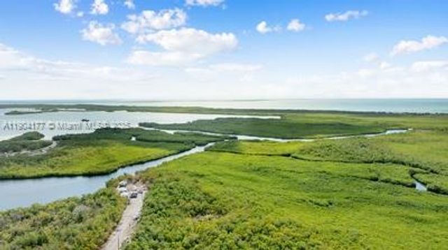 1021 Valencia Rd, Key Largo, FL 33037