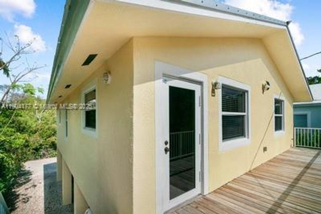 1021 Valencia Rd, Key Largo, FL 33037