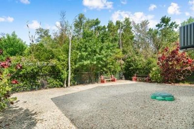 1021 Valencia Rd, Key Largo, FL 33037