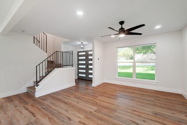 2704 Loyola LN, Austin, TX 78723