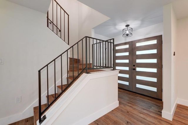 2704 Loyola LN, Austin, TX 78723