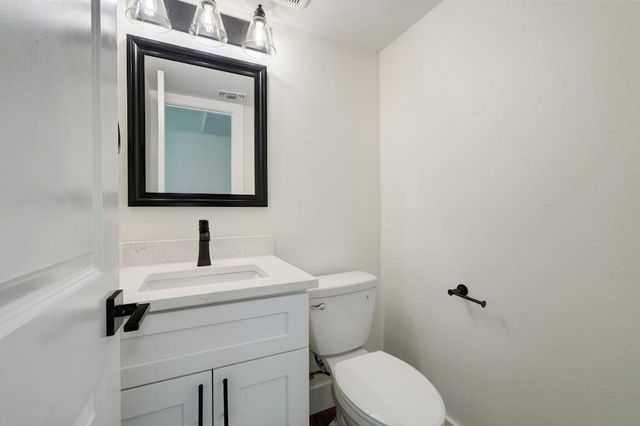 2704 Loyola LN, Austin, TX 78723