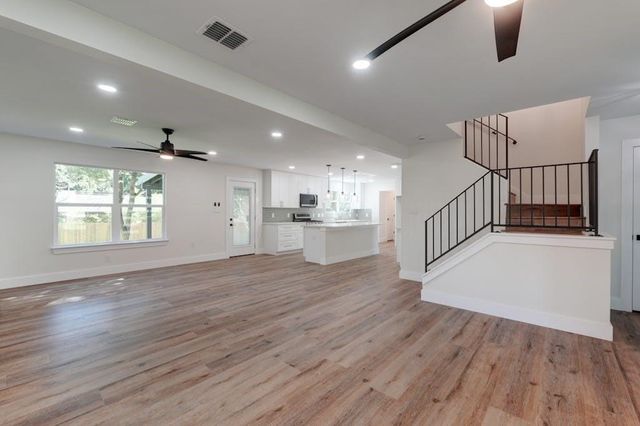 2704 Loyola LN, Austin, TX 78723