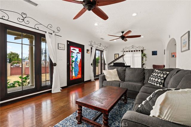 11232 Oxnard Street, North Hollywood, CA 91606