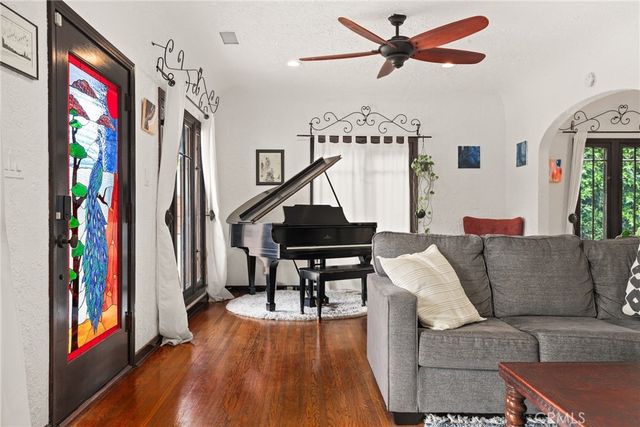 11232 Oxnard Street, North Hollywood, CA 91606