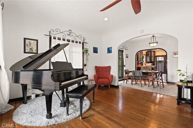 11232 Oxnard Street, North Hollywood, CA 91606