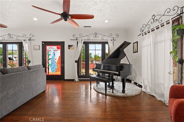 11232 Oxnard Street, North Hollywood, CA 91606