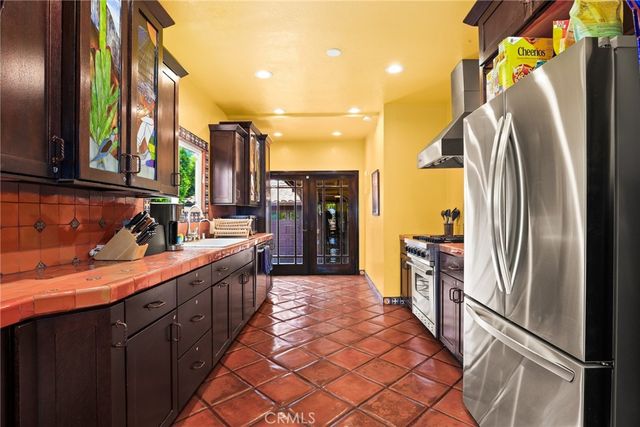 11232 Oxnard Street, North Hollywood, CA 91606