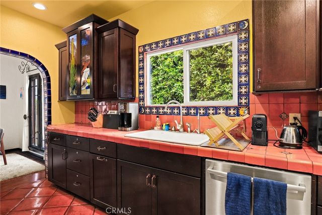 11232 Oxnard Street, North Hollywood, CA 91606