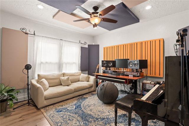 11232 Oxnard Street, North Hollywood, CA 91606