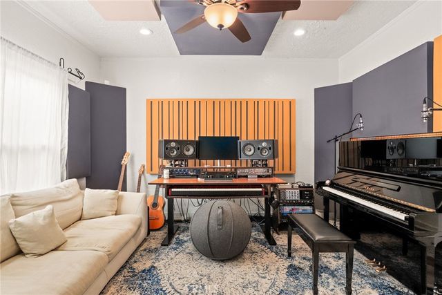 11232 Oxnard Street, North Hollywood, CA 91606