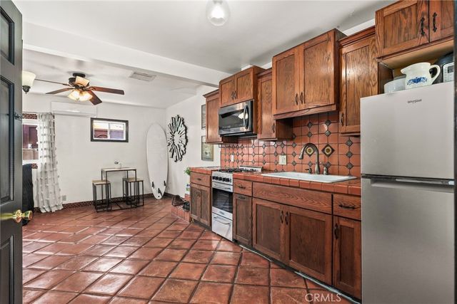 11232 Oxnard Street, North Hollywood, CA 91606