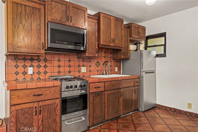 11232 Oxnard Street, North Hollywood, CA 91606