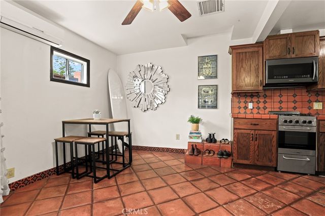 11232 Oxnard Street, North Hollywood, CA 91606