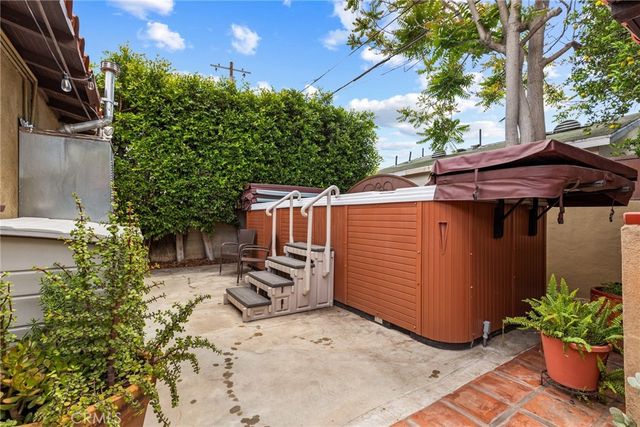 11232 Oxnard Street, North Hollywood, CA 91606