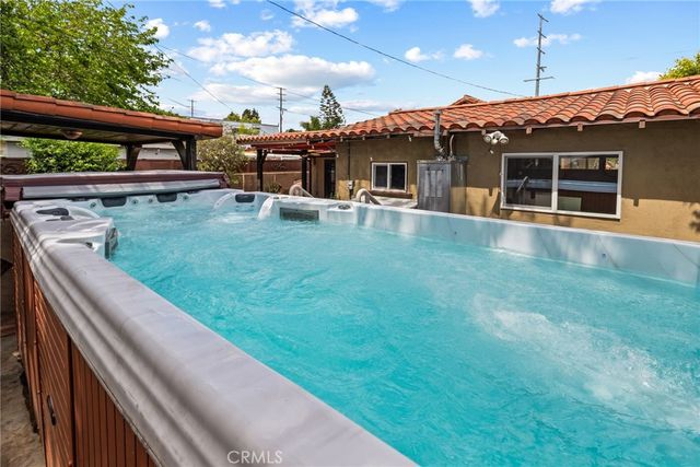 11232 Oxnard Street, North Hollywood, CA 91606