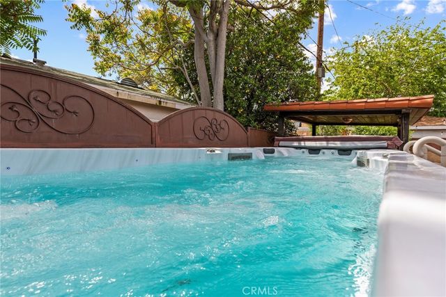 11232 Oxnard Street, North Hollywood, CA 91606