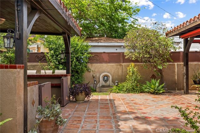 11232 Oxnard Street, North Hollywood, CA 91606