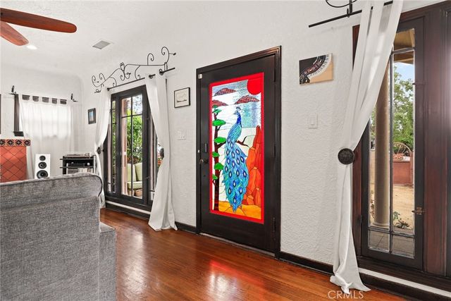 11232 Oxnard Street, North Hollywood, CA 91606