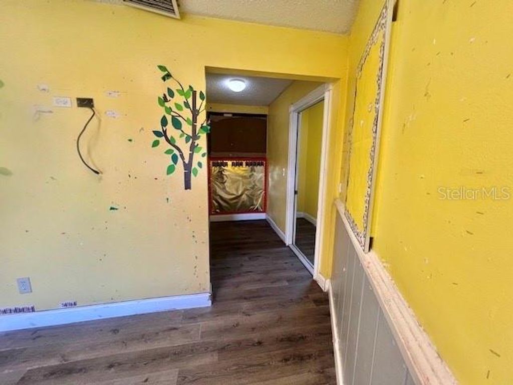 Image 11 of property listing at 4527 CARTER STREET, Orlando, FL 32811