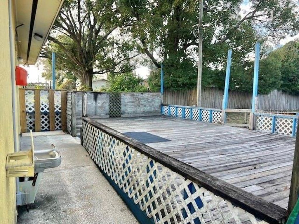 Image 5 of property listing at 4527 CARTER STREET, Orlando, FL 32811