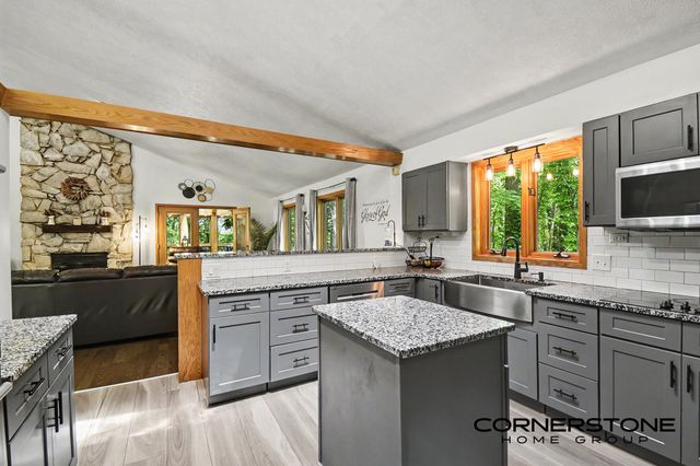 2111 Northridge Drive Ne, Plainfield Twp, MI 49525