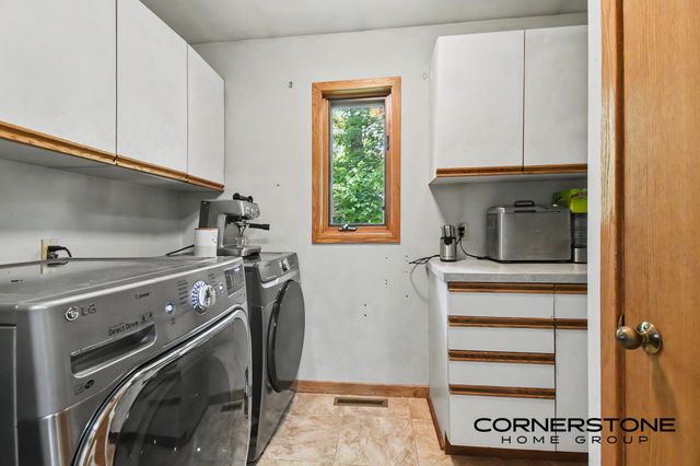 2111 Northridge Drive Ne, Plainfield Twp, MI 49525