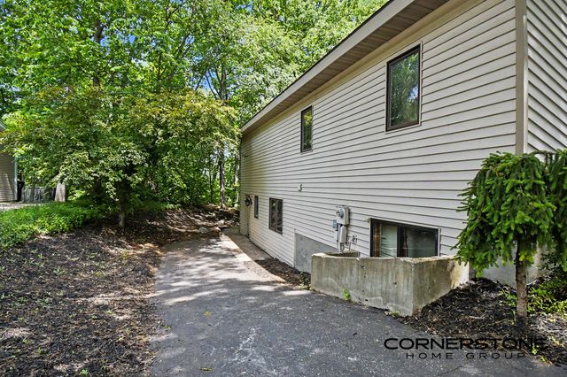 2111 Northridge Drive Ne, Plainfield Twp, MI 49525