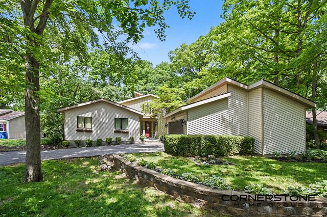 2111 Northridge Drive Ne, Plainfield Twp, MI 49525