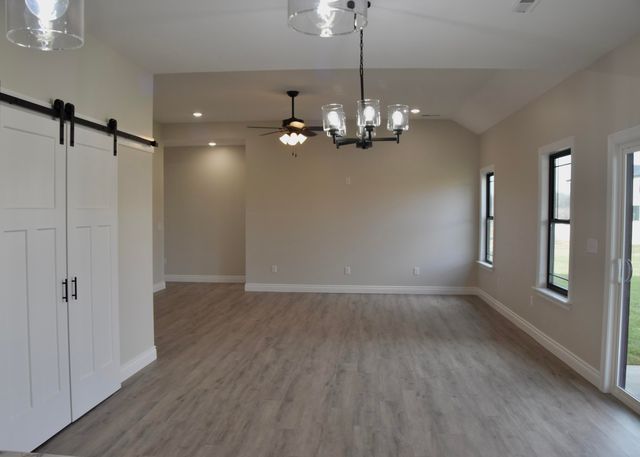 16618 KLINTON DR, Boonville, MO 65233