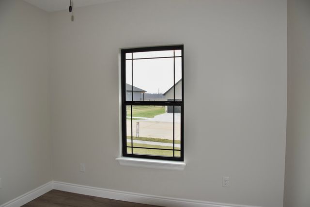 16618 KLINTON DR, Boonville, MO 65233