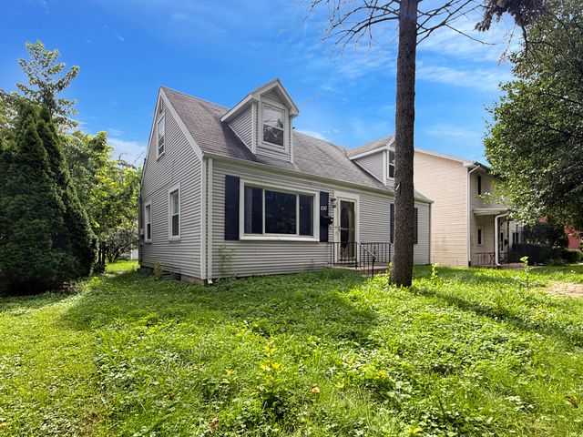 830 N Loomis Street, Naperville, IL 60563